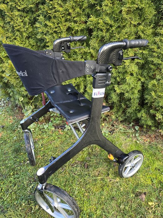 Carbon włókno węglowe ,ultra lekki chodzik rollator balkonik na kołach