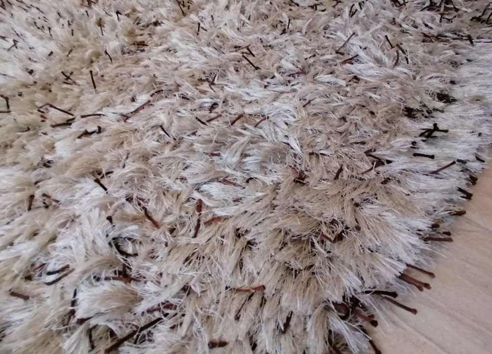 Carpete pêlo alto bege