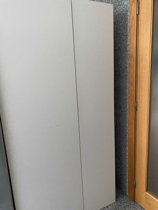 2 ARMÁRIOS BRANCOS c/ portas e prateleiras