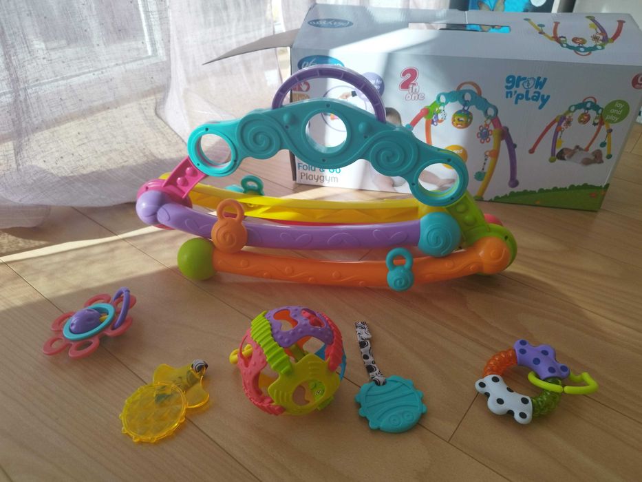 Ginásio para bebé novo na caixa