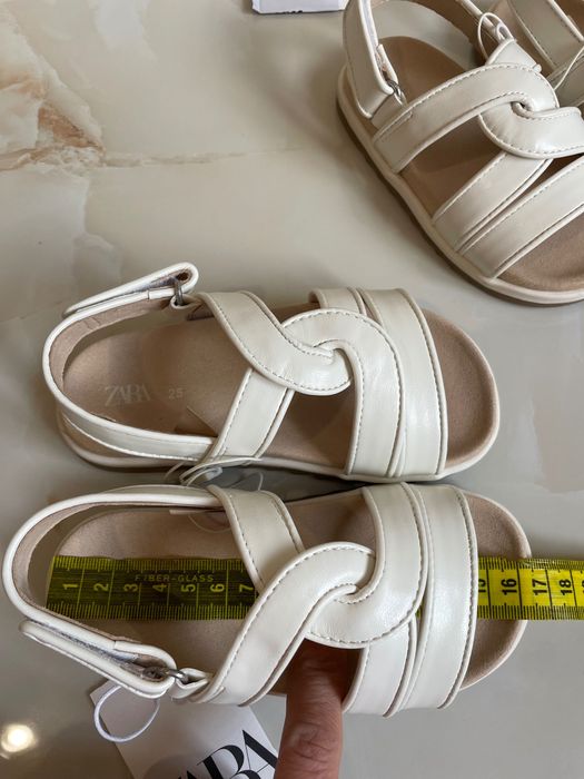 Босоніжки Zara 23,24,25 розмір