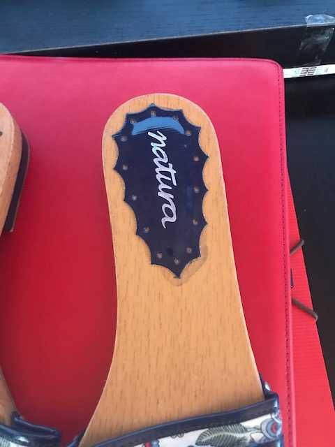 Sandálias Natura novos