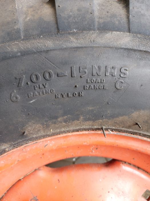 Rodas bobcat completas c/pneus rígidos