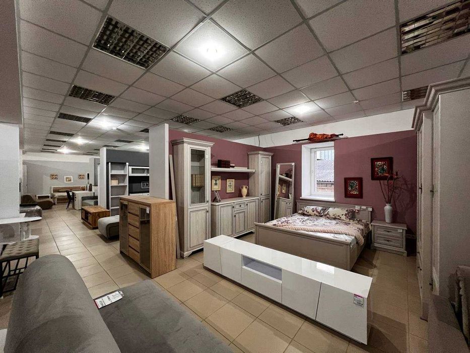 Продам 3-х поверхову окремо побудовану будівлю комерц. призначення