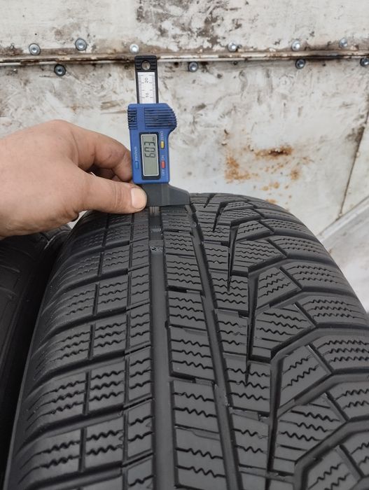 215/60/17 Hankook winter icept Evo 2