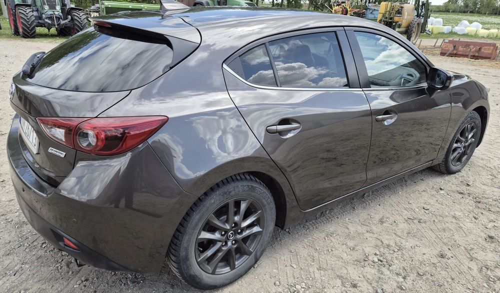 Mazda 3 .Rok 2015.