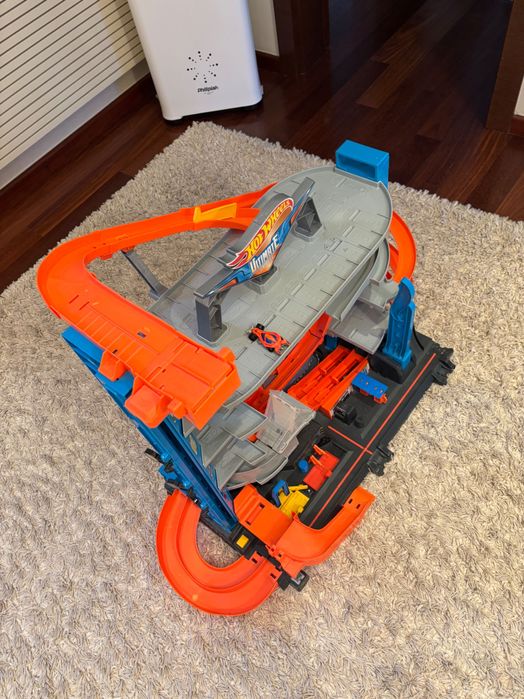 Garaz rekina Hot Wheels