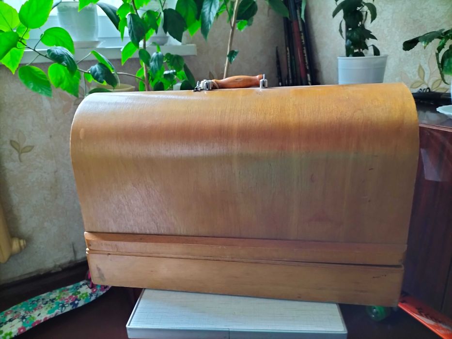 Продам Швейну машинку