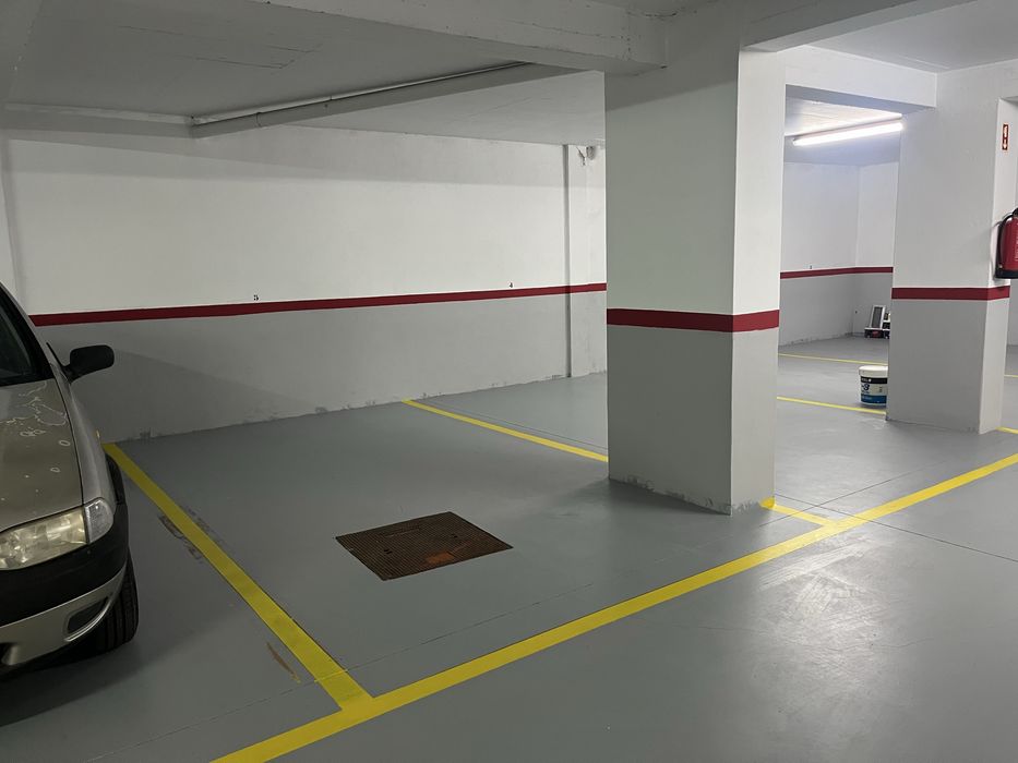 Alugo Parqueamentos p/ Carros/Motas e Elétricos