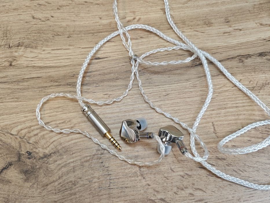 Наушники Cayin Fantasy + кабель XINHS 18G  8-ядерный из серебра.