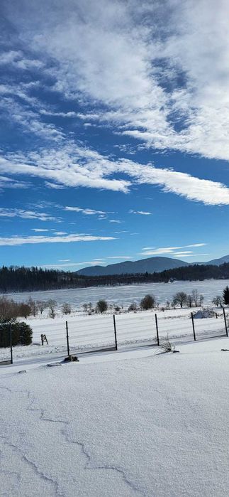 Domek w górach nad wodą