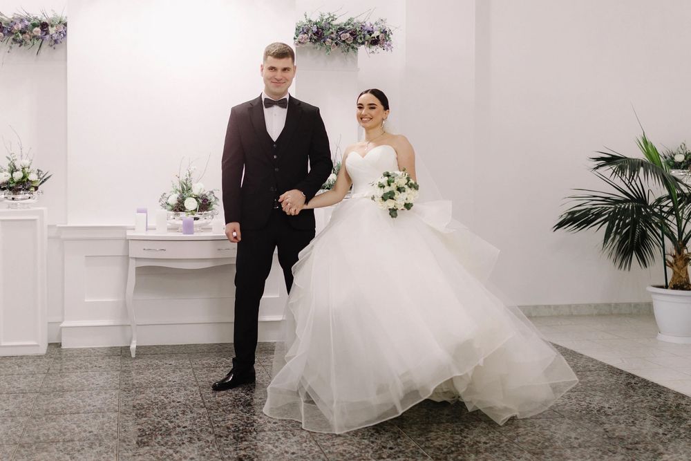 Продам весільну сукню , розмір 42-44