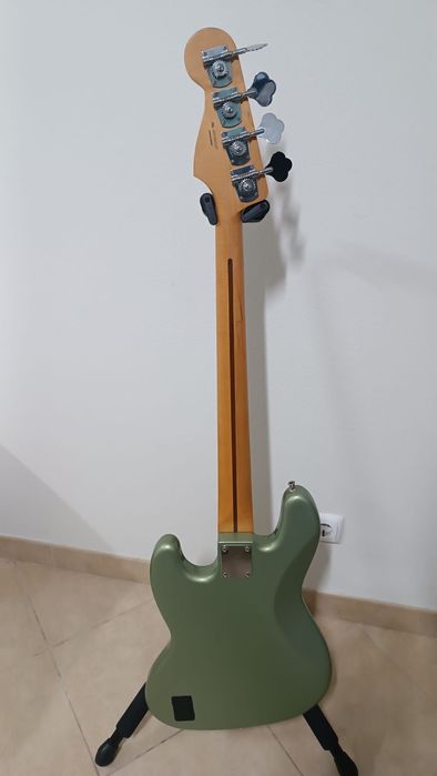 Fender Jazz Bass MIM com captadores Noiseless
