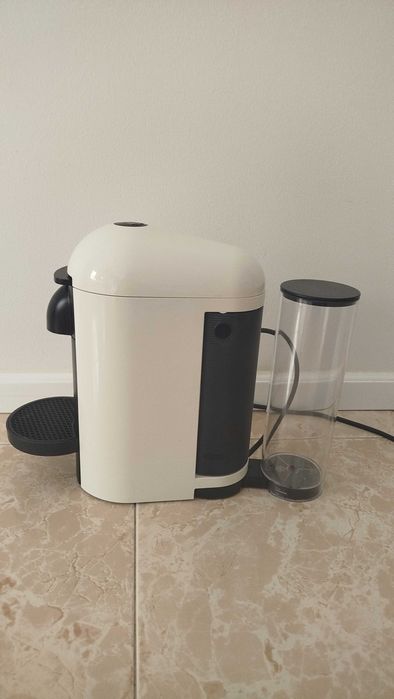 Máquina Café Nespresso Vertuo Plus