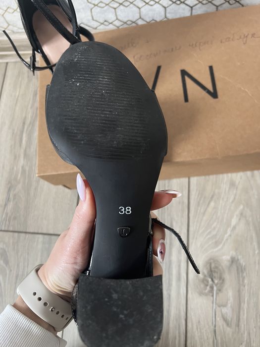 Босоніжки 38 р