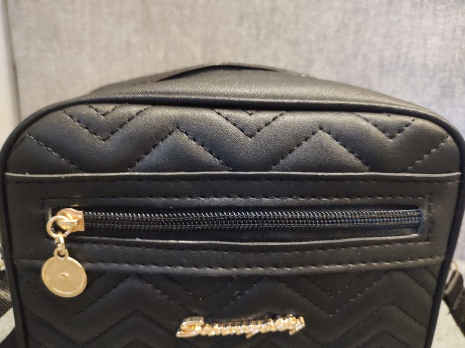 Nowa,mała, czarna torebka na ramię