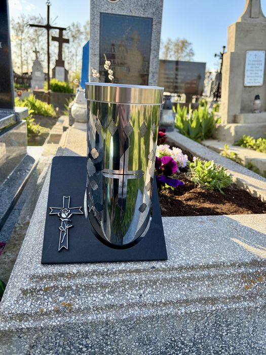 ЛАМПАДКИ НА СОНЯЧНИХ БАТАРЕЯХ .