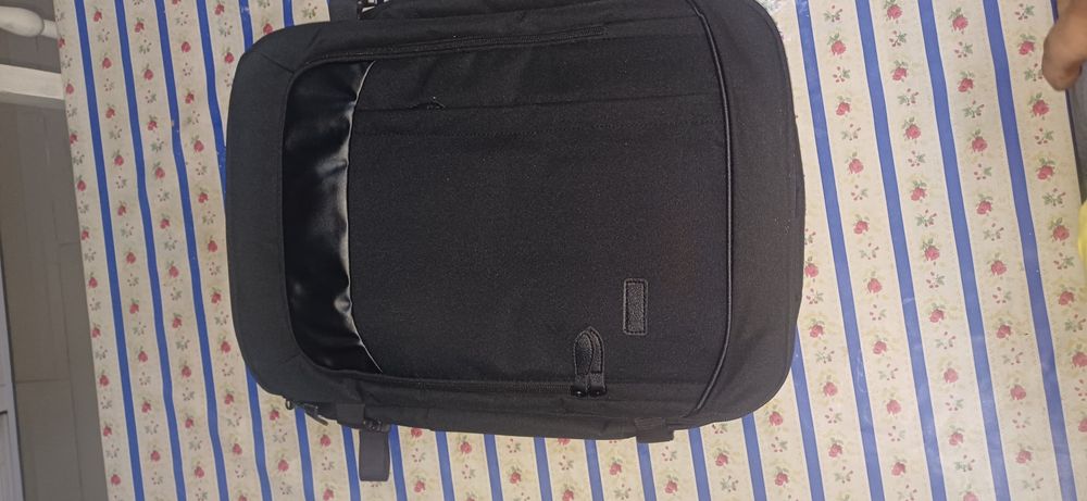 Mochila viagem de baixo dos bancos