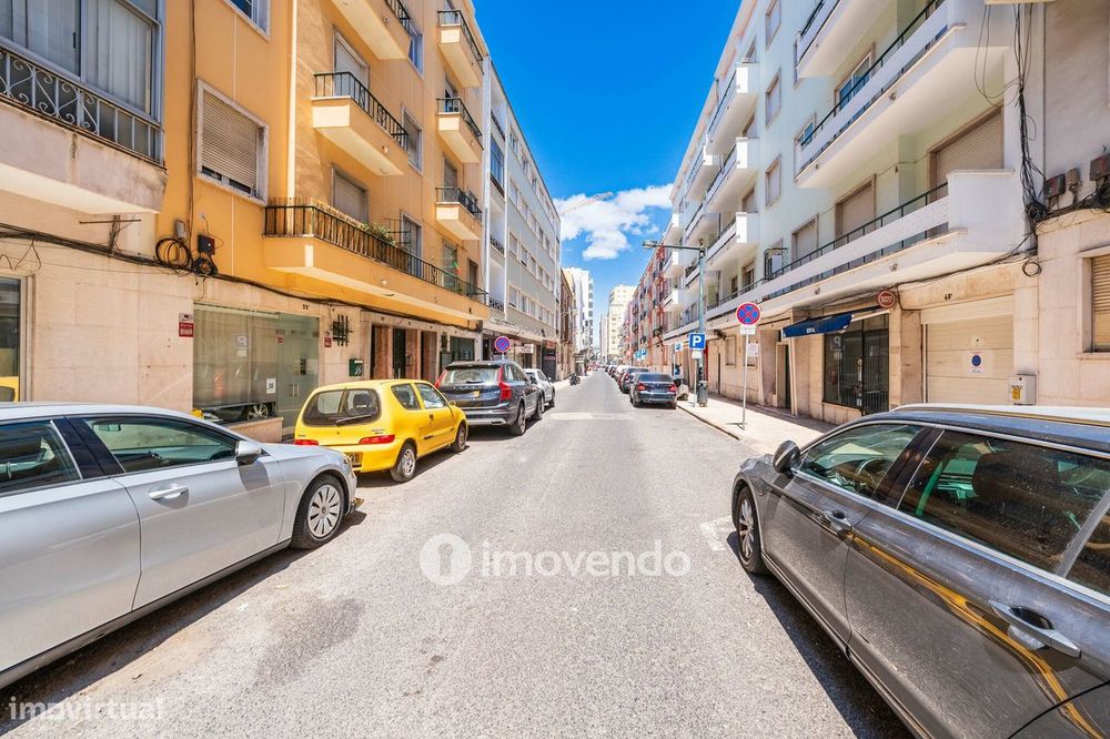 Apartamento T1 remodelado e com cozinha equipada, em Entrecampos