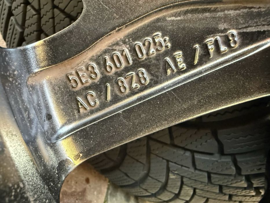 R17 5 112 диски Skoda Original 5Е3 601 025 стан нових