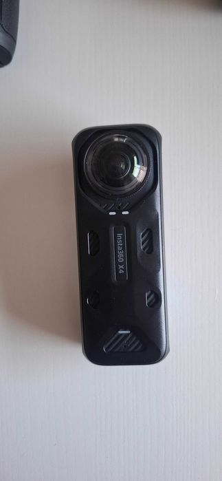 Câmara Insta 360 X4