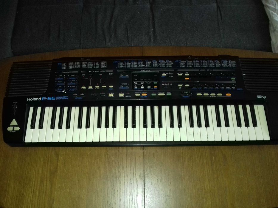 Keyboard Roland e 66 plus statyw