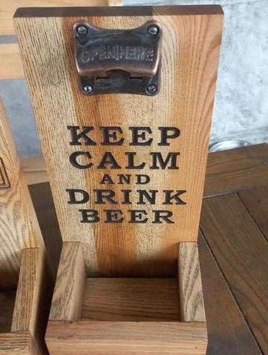 Настінна відкривачка для пива з натурального дерева