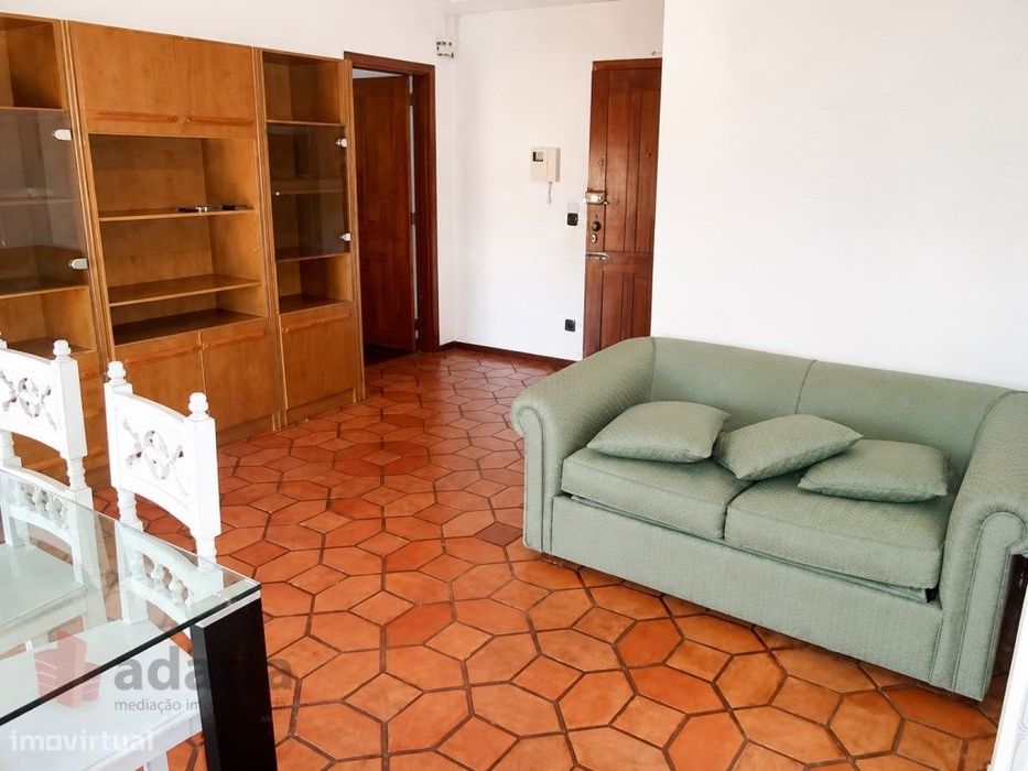 Apartamento T1 mobilado na Av. Dias da Silva [junto Faculdade de Ec...