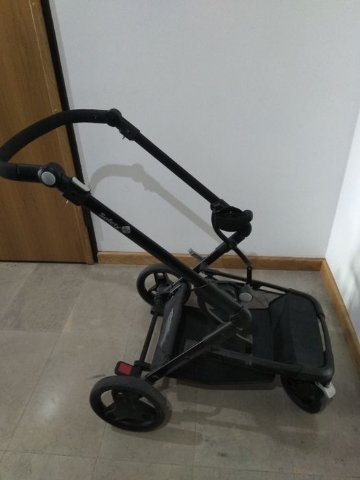 Ovo e Carrinho de Passeio