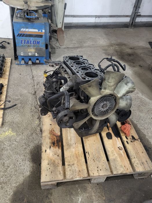 Двигун на розбор  Kia SORENTO 2.5 crdi в наявності