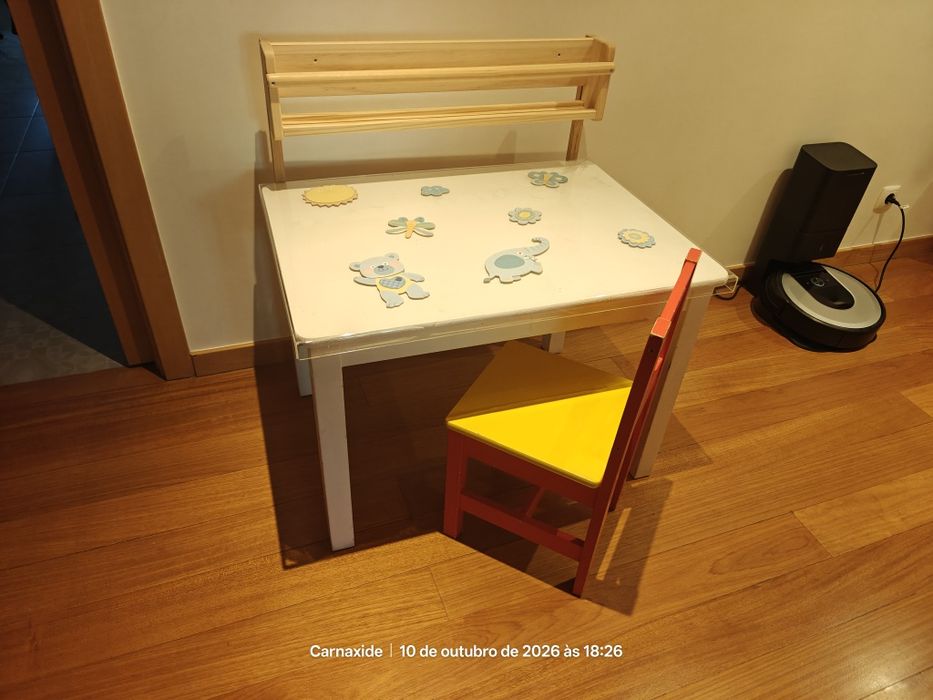 Mesa de criança + banco