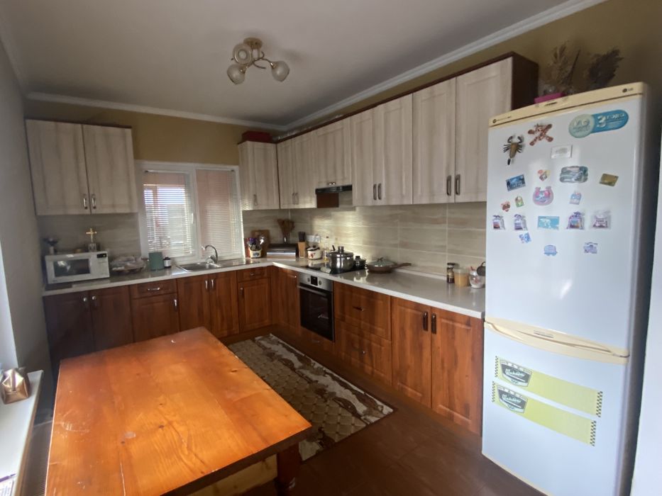 Окремий будинок в Бучі з ремонтом, меблями і технікою