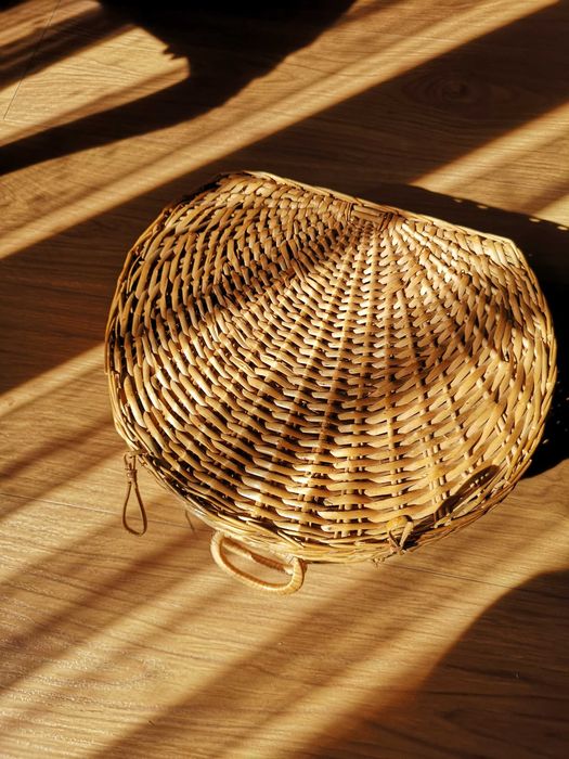 caixa em verga com forma de concha