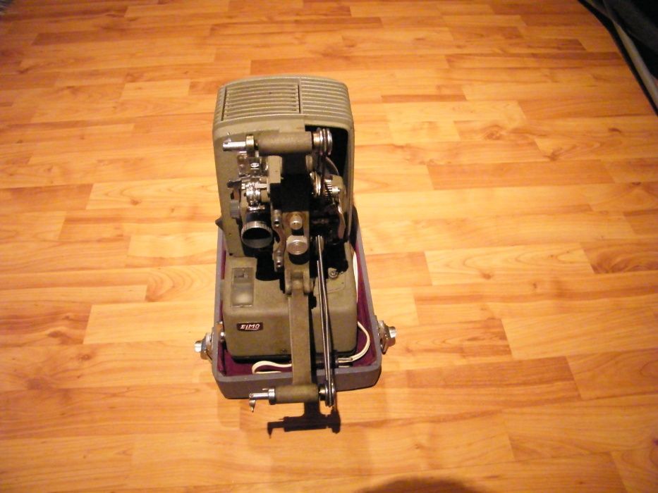 Projector e máquina de filmar Elmo