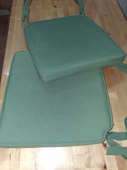 Par de almofadas com atilhos para cadeira