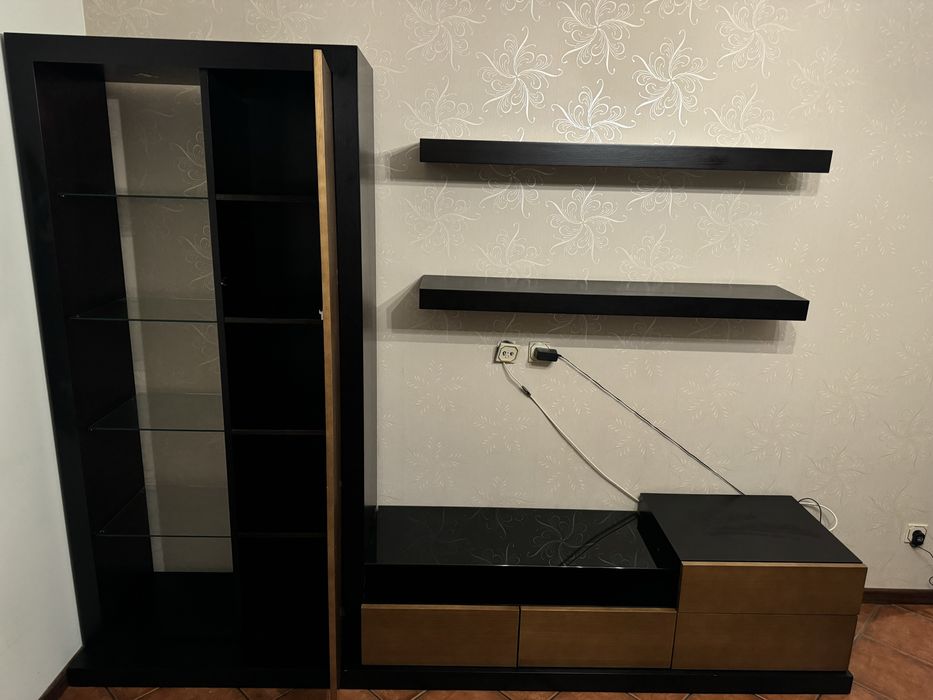 Estante de sala em Carvalho e Wengue