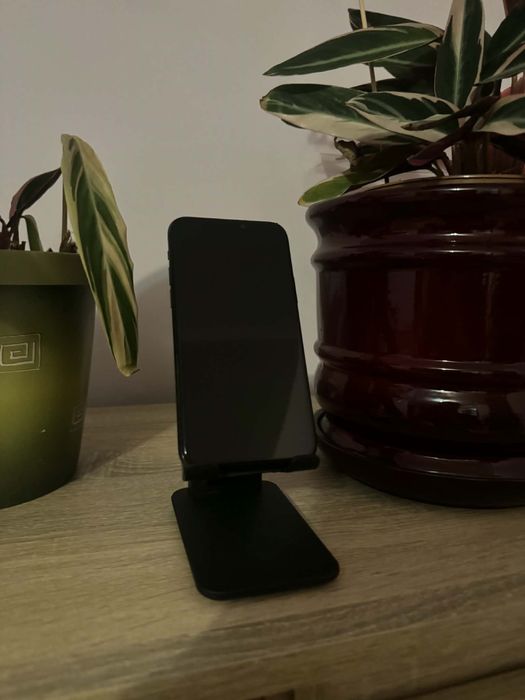 iPhone 11 Pro w zestawie z kablem i etui