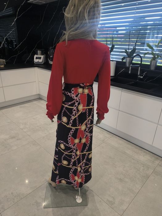 Długa sukienka z rozcięciem