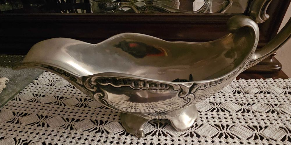 5 peças em estanho. Tudo 150 euros.