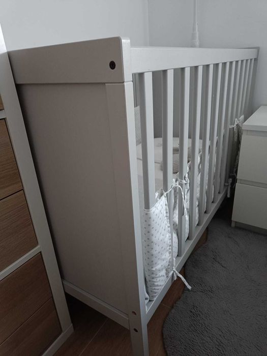 Berço IKEA cinza