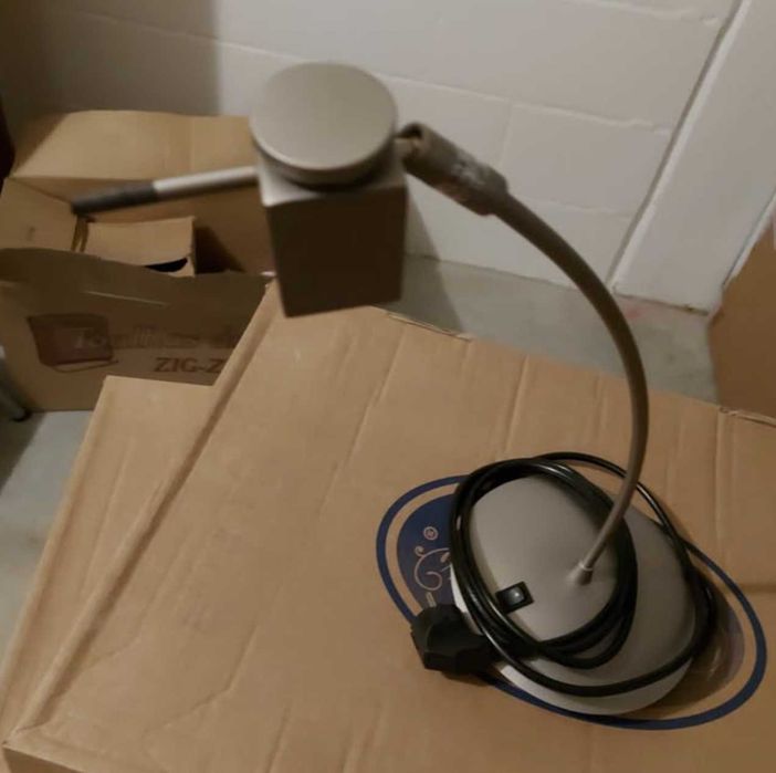 Candeeiro de secretária novo