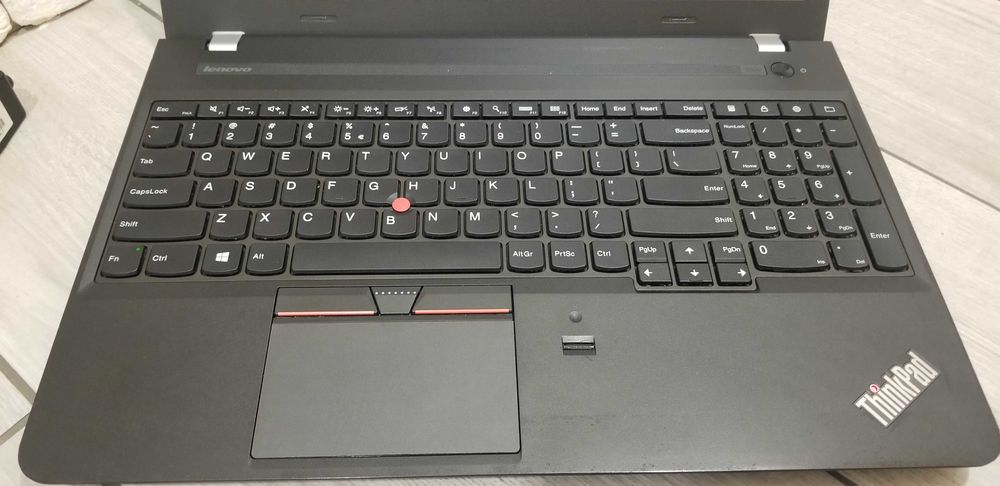 Ноутбук Lenovo ThinkPad Е550 I3-5005U ram 4Gb ccd 128 Gb для Школи