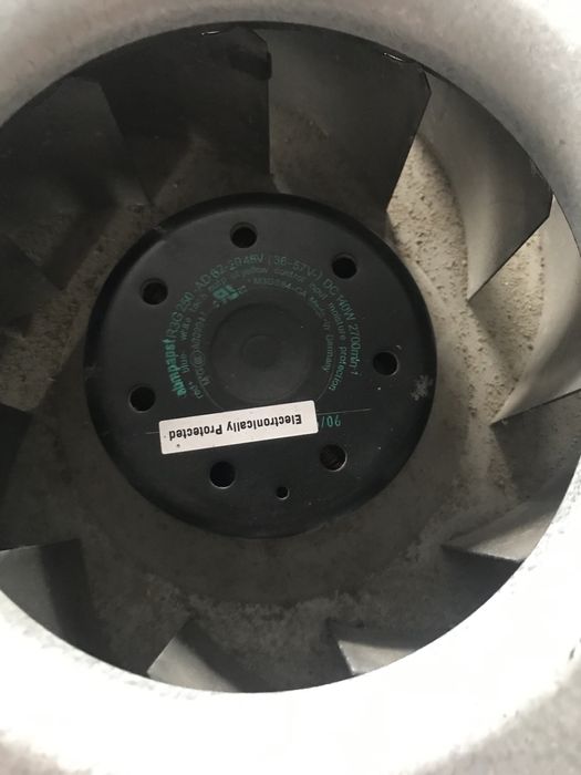 Продам два вентилятора канальні