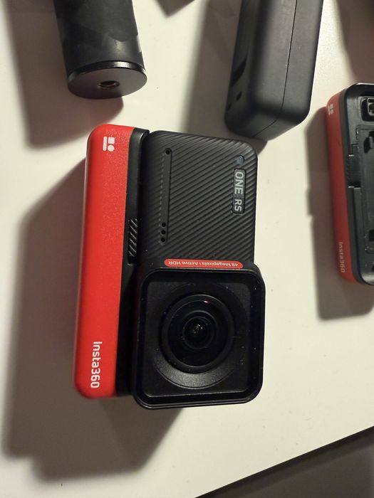 Kamera sportowa Insta360 ONE RS 4K edition duzy zestaw