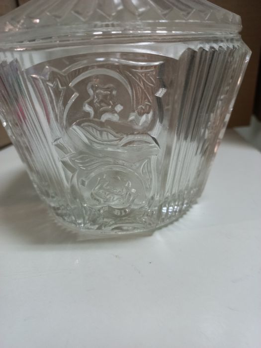 Bomboneira em vidro trabalhado