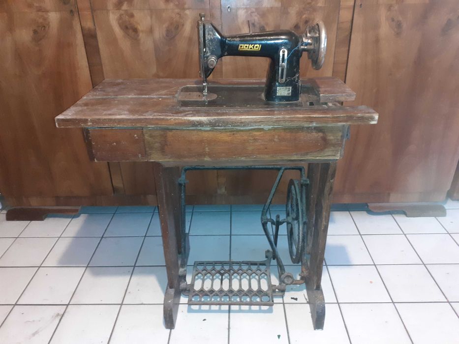 Stara maszyna do szycia Pokój