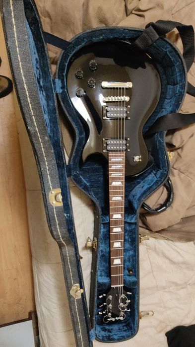 Guitarra elétrica ( HARLEY BENTON )