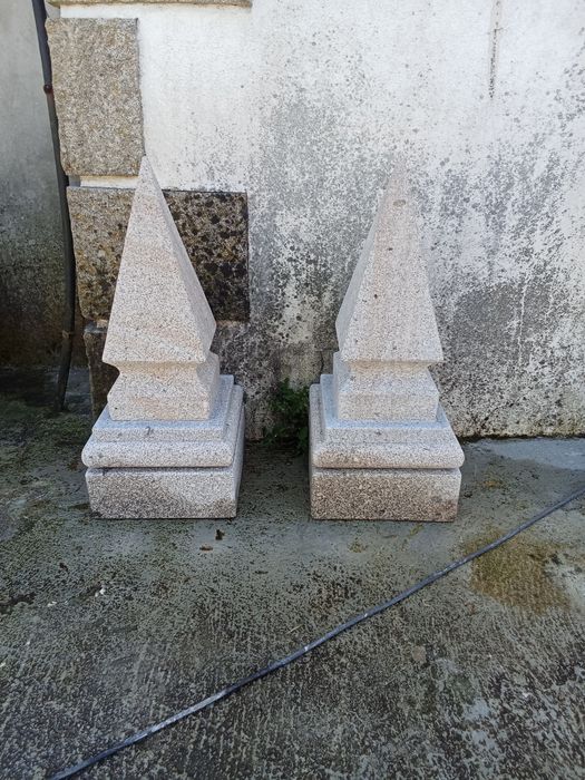 Pirâmides em granito