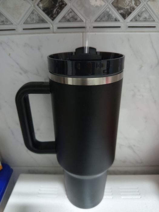 Caneca Térmica em Aço Inoxidável com Alça e Tampa – 40 oz (~1,2 L)