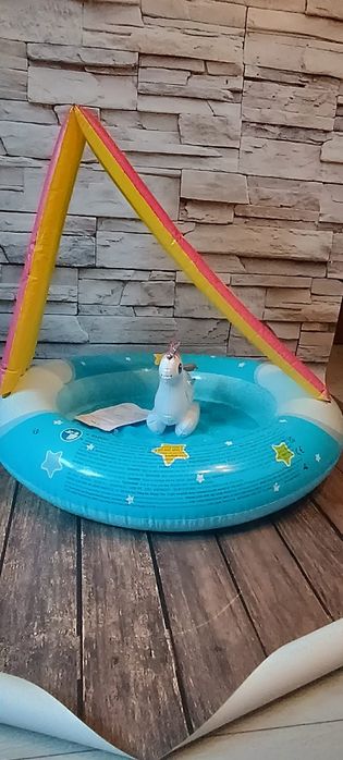 Basenik z daszkiem tęcza 95x80 cm + dmuchany mały jednorożec